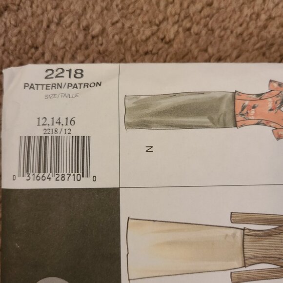 11 Vintage Vogue Patterns - Picture 3 of 16